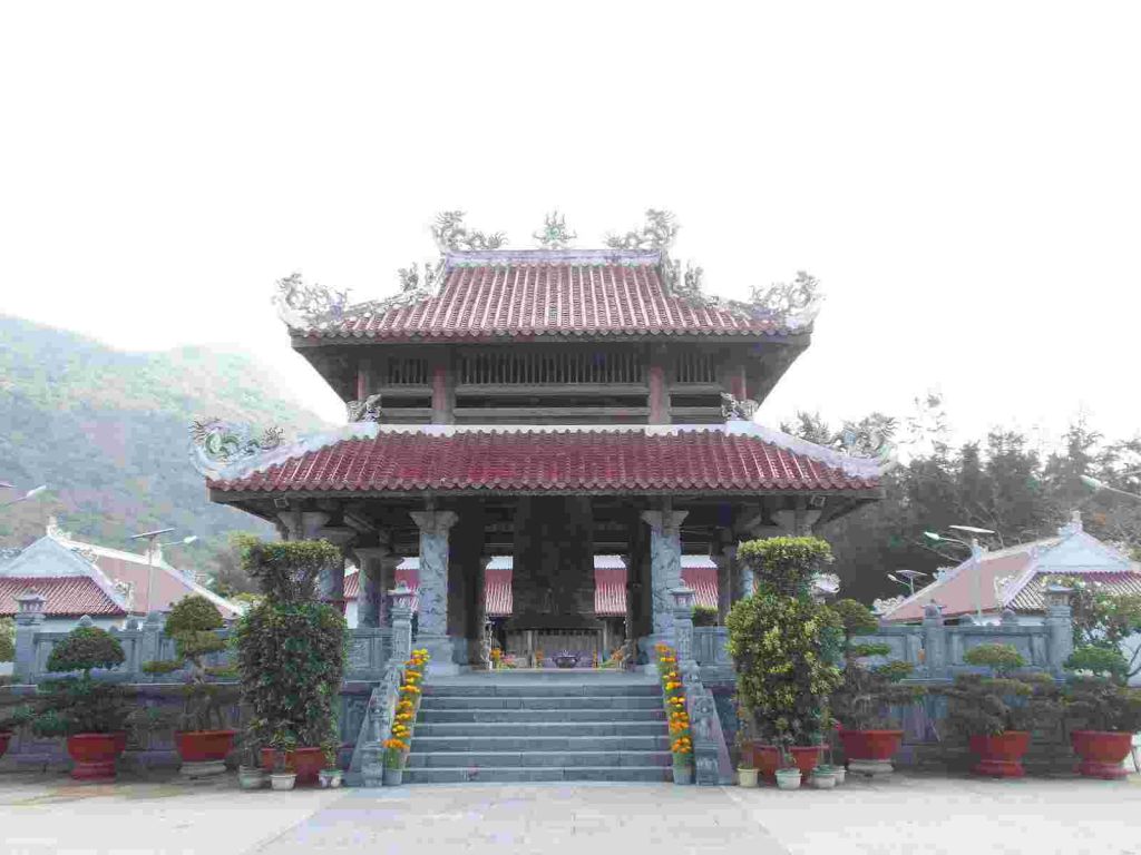 Tháp chuông đền thờ Côn Đảo