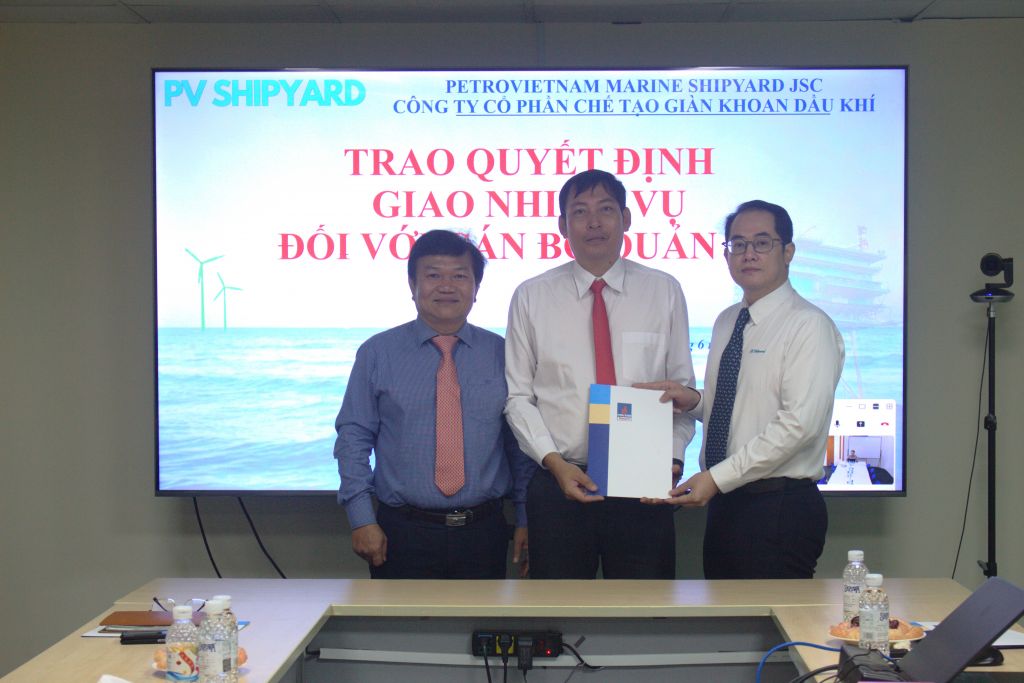 Ban Lãnh đạo PV Shipyard trao quyết định giao nhiệm vụ Trưởng phòng và tương đương cho cán bộ quản lý. Xưởng Cơ điện