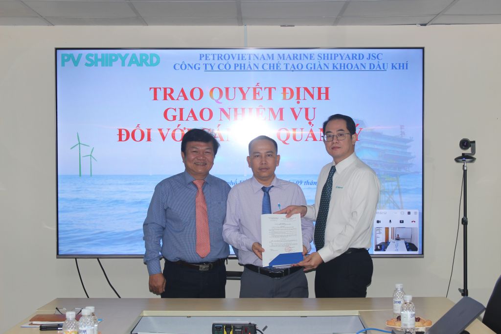Ban Lãnh đạo PV Shipyard trao quyết định giao nhiệm vụ Trưởng phòng và tương đương cho cán bộ quản lý. Kết cấu thép