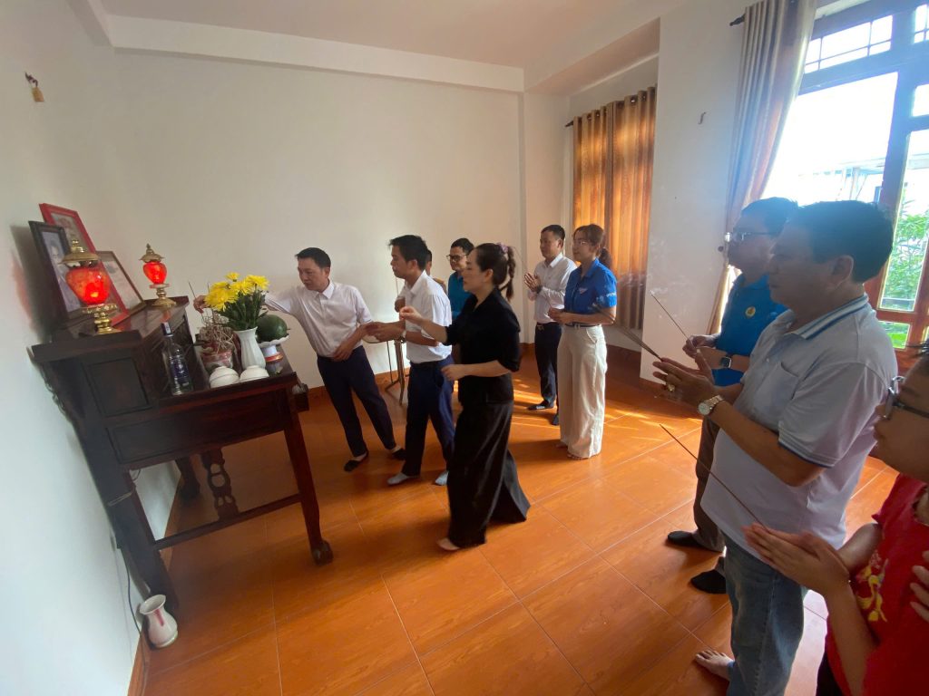 PV Shipyard dâng hương tưởng niệm các Anh hùng Liệt sĩ Đoàn công tác PV Shipyard dâng hương tại Đền thờ Liệt sĩ phường Vũng Tàu nhân kỷ niệm 79 năm Ngày Thương binh Liệt sĩ