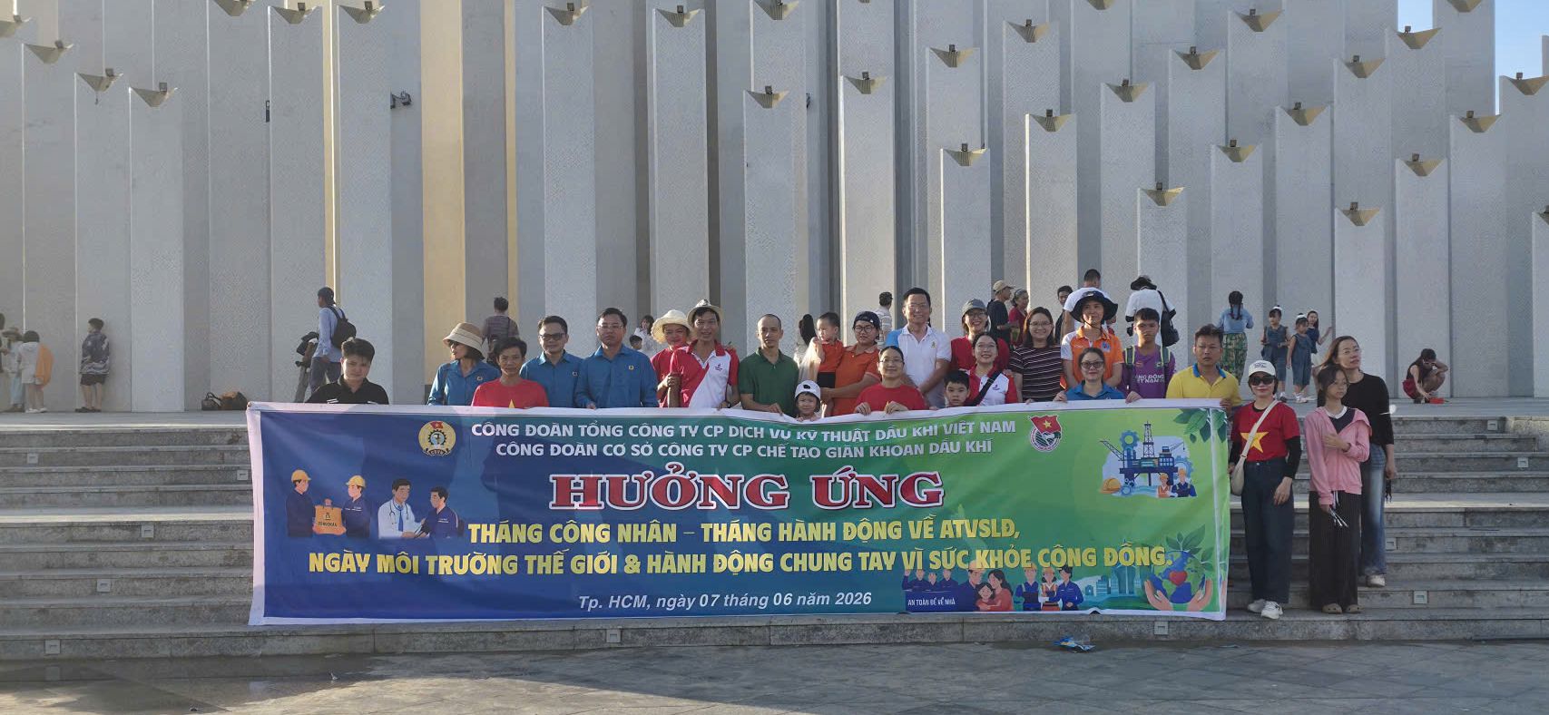 Cán bộ và người lao động PV Shipyard ra quân hưởng ứng Tháng Công nhân, Tháng hành động về ATVSLĐ và Ngày Môi trường Thế giới